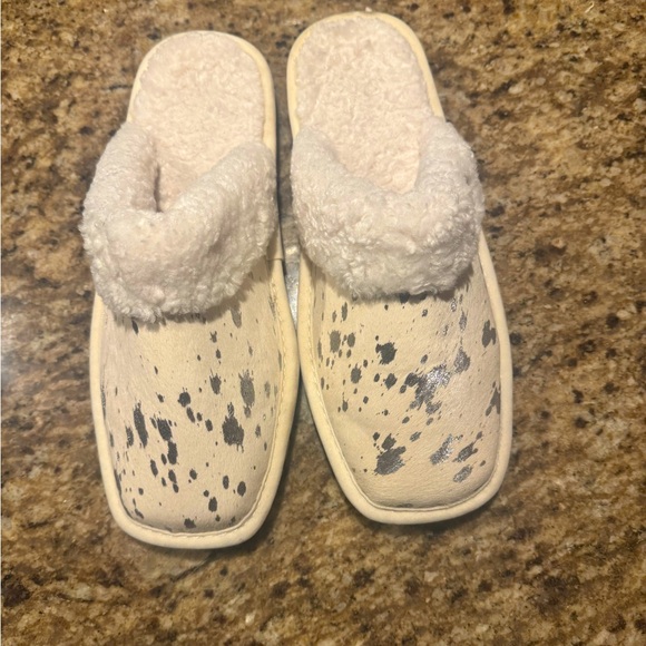 Ariat Slippers. - Picture 2 of 3